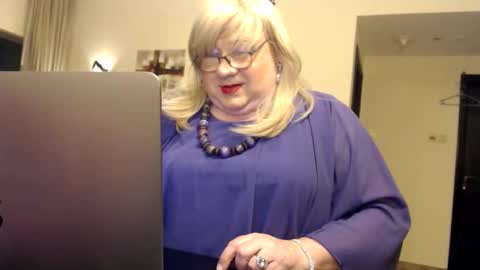 Snapshot of suzannebanci chatting on September 19, 6:11 pm My name is Sissy or more fully Suzanna Aprilia Maria Mariquita Catarina Chinita Banci. Soy una puta - que chimba ladybug online show from September 19, 6:11 pm