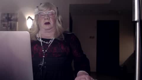 Snapshot of suzannebanci chatting on January 24, 10:08 pm My name is Sissy or more fully Suzanna Aprilia Maria Mariquita Catarina Chinita Banci. Soy una puta - que chimba ladybug online show from January 24, 10:08 pm