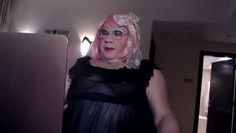 Snapshot of suzannebanci chatting on December 20, 6:02 pm My name is Sissy or more fully Suzanna Aprilia Maria Mariquita Catarina Chinita Banci. Soy una puta - que chimba ladybug online show from December 20, 6:02 pm