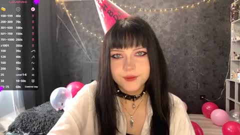 EmilySuonn online show from May 16, 7:27 am