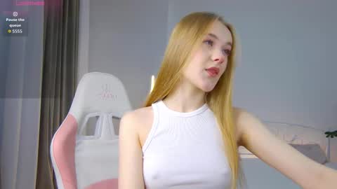 Suzi online show from November 17, 2:08 pm