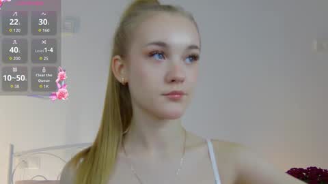 Suzi online show from October 27, 2:28 pm