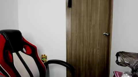 sweet__suck69bitch online show from March 4, 5:00 am