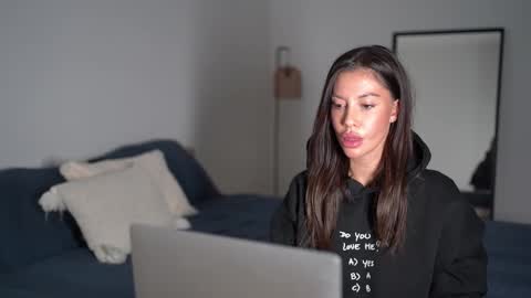 Snapshot of sweet_and_honest chatting on October 26, 9:36 pm Dorothea online show from October 26, 9:36 pm