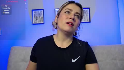 Bella Valery online show from November 17, 10:34 pm