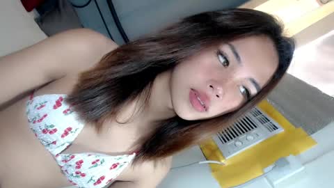 sweet_cassy12 online show from May 8, 3:23 am