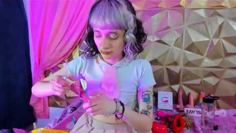 Snapshot of sweet_emmili chatting on February 17, 12:27 pm  emmili  online show from February 17, 12:27 pm