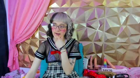 Snapshot of sweet_emmili chatting on February 8, 6:11 pm  emmili  online show from February 8, 6:11 pm