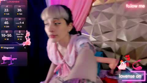Snapshot of sweet_emmili chatting on September 29, 12:26 pm  emmili  online show from September 29, 12:26 pm