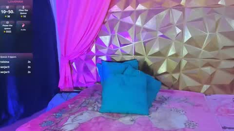 Snapshot of sweet_emmili chatting on March 9, 6:11 pm  emmili  online show from March 9, 6:11 pm