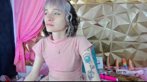 Snapshot of sweet_emmili chatting on January 31, 12:18 pm  emmili  online show from January 31, 12:18 pm
