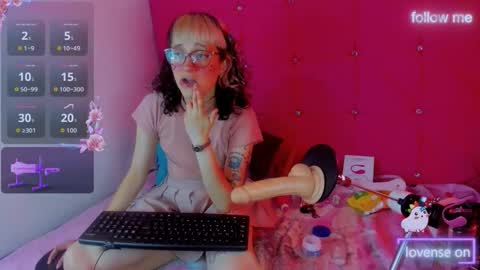Snapshot of sweet_emmili chatting on October 6, 3:52 pm  emmili  online show from October 6, 3:52 pm