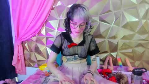 Snapshot of sweet_emmili chatting on February 3, 3:38 pm  emmili  online show from February 3, 3:38 pm