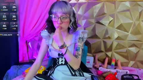 Snapshot of sweet_emmili chatting on February 28, 3:37 pm  emmili  online show from February 28, 3:37 pm