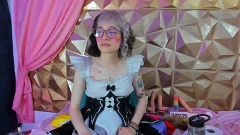 Snapshot of sweet_emmili chatting on February 8, 3:10 pm  emmili  online show from February 8, 3:10 pm