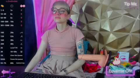 Snapshot of sweet_emmili chatting on September 12, 12:51 pm  emmili  online show from September 12, 12:51 pm