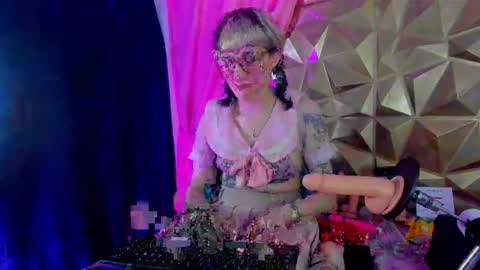 Snapshot of sweet_emmili chatting on October 1, 12:48 pm  emmili  online show from October 1, 12:48 pm