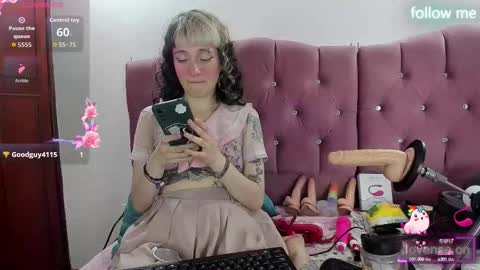 Snapshot of sweet_emmili chatting on October 16, 12:38 pm  emmili  online show from October 16, 12:38 pm