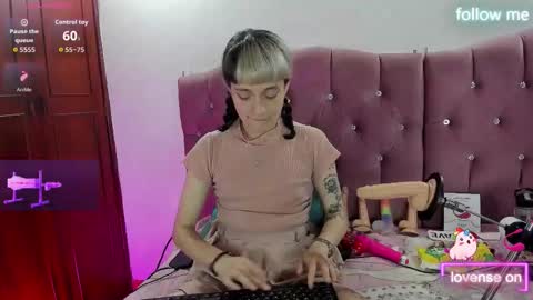 Snapshot of sweet_emmili chatting on October 14, 12:19 pm  emmili  online show from October 14, 12:19 pm