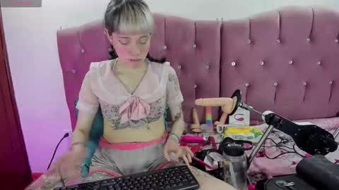 Snapshot of sweet_emmili chatting on October 21, 12:10 pm  emmili  online show from October 21, 12:10 pm
