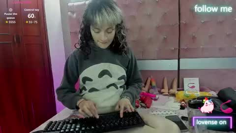  emmili  online show from November 28, 12:45 pm