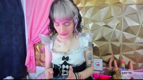 Snapshot of sweet_emmili chatting on January 28, 12:11 pm  emmili  online show from January 28, 12:11 pm