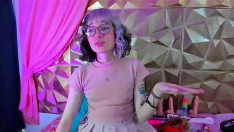 Snapshot of sweet_emmili chatting on February 18, 3:10 pm  emmili  online show from February 18, 3:10 pm