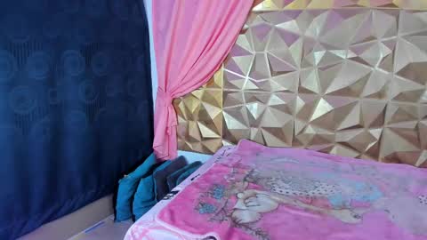 Snapshot of sweet_emmili chatting on February 9, 6:16 pm  emmili  online show from February 9, 6:16 pm