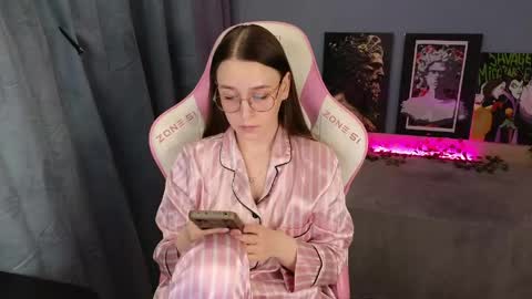 Alice online show from May 4, 4:52 am