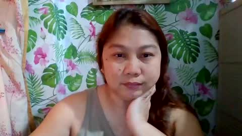 sweet_kayley online show from December 14, 2:33 am