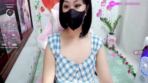 Snapshot of sweet_lily0 chatting on October 8, 7:42 pm Lily online show from October 8, 7:42 pm