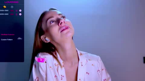 Mia online show from September 27, 10:46 am