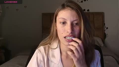 sweet_moon_v_ online show from January 16, 3:04 am