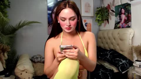 girlnamenicole online show from December 16, 5:27 am