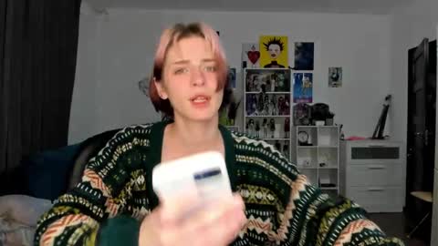 kira online show from March 1, 8:35 pm