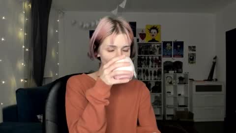 kira online show from February 8, 5:05 pm