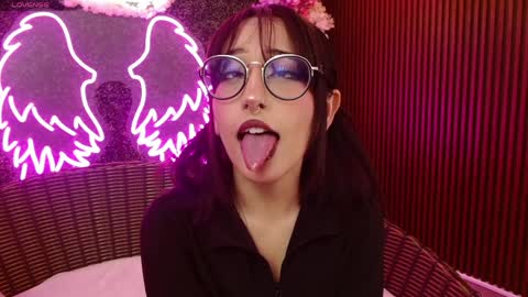 Roxanee online show from March 30, 9:59 pm