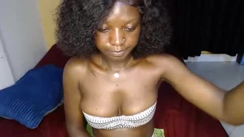 Snapshot of sweet_sherie chatting on October 19, 12:48 am ellanah Tracie online show from October 19, 12:48 am