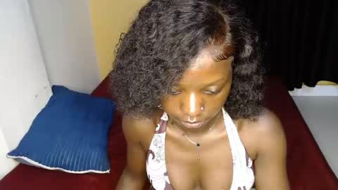 Snapshot of sweet_sherie chatting on October 18, 12:26 am ellanah Tracie online show from October 18, 12:26 am