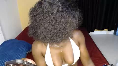 Snapshot of sweet_sherie chatting on October 20, 12:59 am ellanah Tracie online show from October 20, 12:59 am