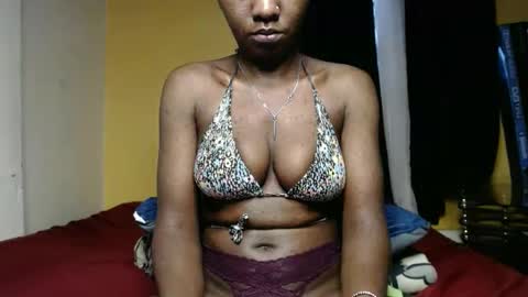 Snapshot of sweet_sherie chatting on March 10, 6:05 am ellanah Tracie online show from March 10, 6:05 am