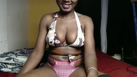 Snapshot of sweet_sherie chatting on January 17, 6:54 pm ellanah Tracie online show from January 17, 6:54 pm