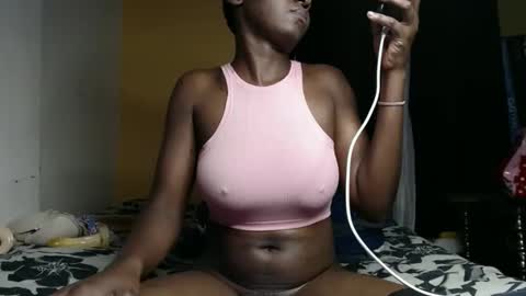 Snapshot of sweet_sherie chatting on January 21, 1:21 pm ellanah Tracie online show from January 21, 1:21 pm