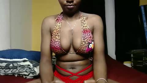 Snapshot of sweet_sherie chatting on February 22, 10:52 pm ellanah Tracie online show from February 22, 10:52 pm