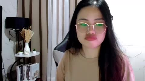 Snapshot of sweet_sirenxx chatting on October 15, 11:00 am Leah online show from October 15, 11:00 am