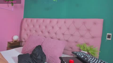 Yeileen online show from April 9, 12:03 am