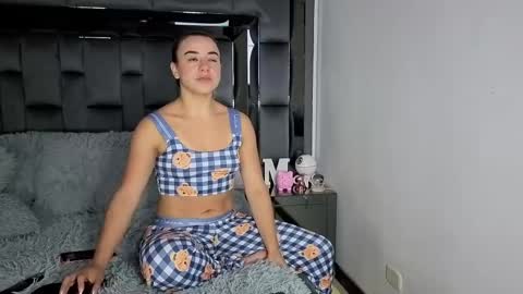 sweetblonde777 online show from May 12, 1:58 am