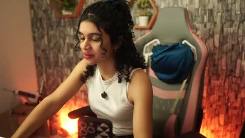 Salom independent model online show from May 14, 10:52 pm