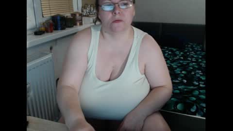 Sweetboobs85h online show from April 3, 6:48 pm