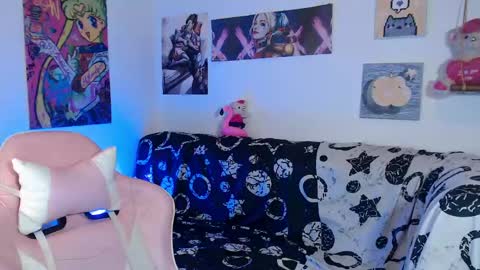 Snapshot of sweetcrime chatting on February 22, 6:39 am       Independent model online show from February 22, 6:39 am